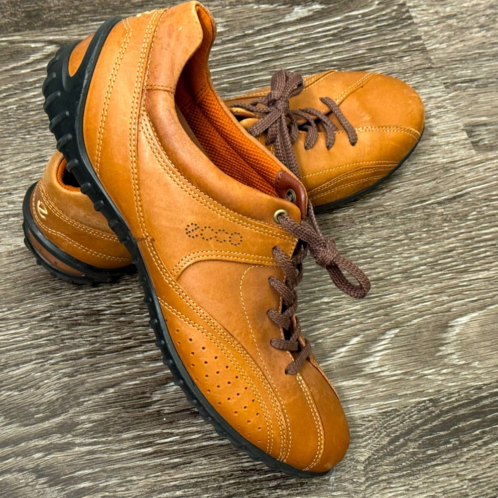 Ecco slim profile golf/tennis shoes. Chestnut brown leather. 8.5.